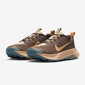 NEW IN BOX Nike Wildhorse 10 Trail Running Shoes – Women’s 9.5 – Gray/Peach/Teal